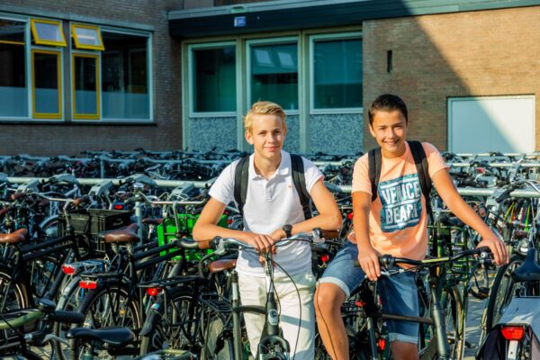 Leerlingen fiets Driestar Gouda Driestar-Wartburg