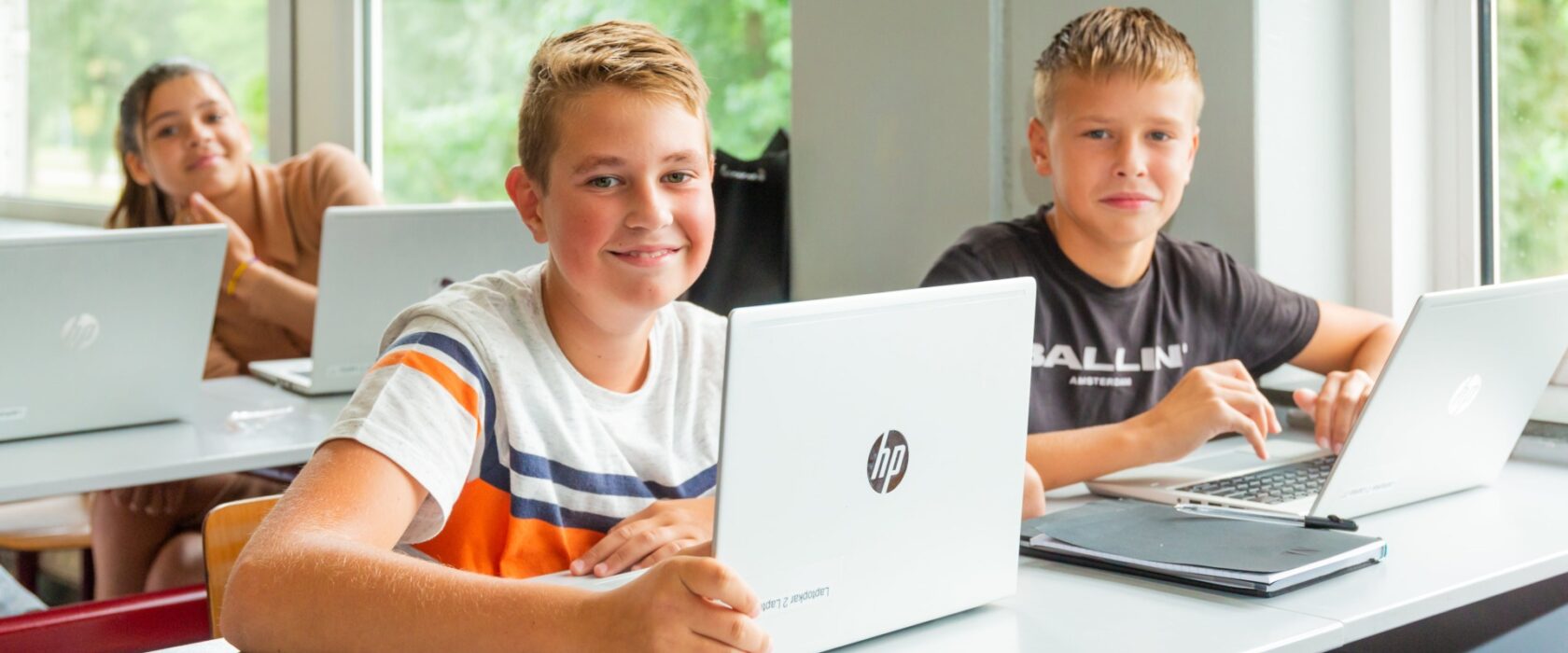 Leerlingen jongens laptop Revius Driestar-Wartburg