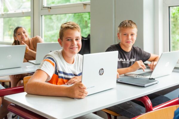 Leerlingen jongens laptop Revius Driestar-Wartburg